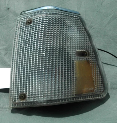 Luz de señal de giro delantera Volvo 240 1986-1993 con bombilla LH Cibie OEM 1312635 Foto 1 de 4