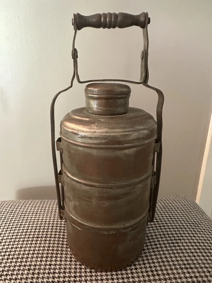 Antigua lonchera india Tiffin Box vintage grande pesada de varios compartimentos. G66-731 Foto 1 de 4