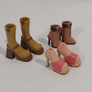Lote 3 Zapatos Muñeca Bratz Vintage Años 2000 Plataforma Botas Tacones Zuecos Accesorios MGA - Imagen 1 de 11