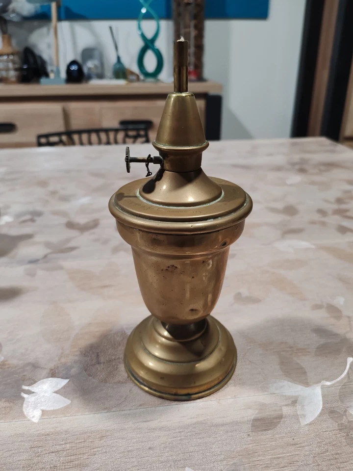 Ancienne LAMPE PIGEON, ANCIEN  MODELE ,  LAITON  A Saisir  - Photo 1/4