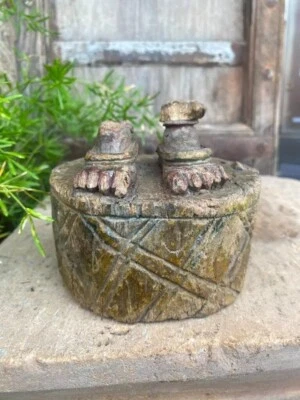 1700's Indian Antique Wooden Hand Carved Rare Hindu Goddess Feet Figurine Statue Foto 1 de 4