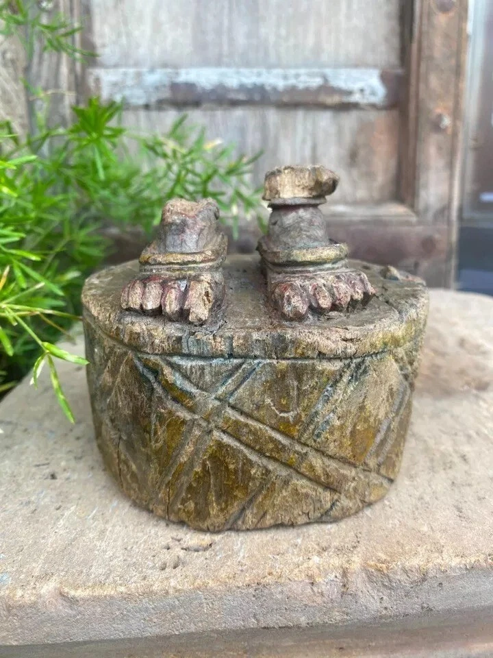 1700年代印度古董木制手工雕刻稀有印度教女神脚雕像 — 第 1/4 张图片