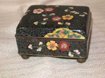 Vintage or Antique Chinese Cloisonné Box Black w/Florals Exterior Green Interior - Изображение 1 из 4