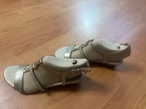 Euro Soft by Sofft Damen-Sandalen goldfarben gewebt Keilabsatz Knöchelriemen Sommerschuhe Größe 8 - Bild 1 von 10