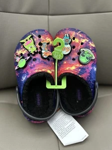 Zuecos forrados BNWT LITTLE KIDS CROCS X RON ÁREA INGLESA 54 #208139-988 TALLA C11 - Imagen 1 de 16