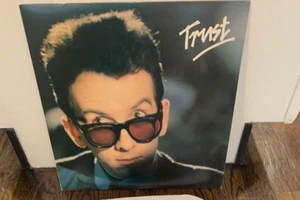 Elvis Costello Trust Vinyl LP 12" - Bild 1 von 3