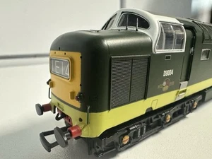 BACHMANN CLASS 55 DELTIC QUEENS OWN HIGHLANDER 2TONE GREEN DCC READY LOCOMOTIVE - Foto 1 di 14