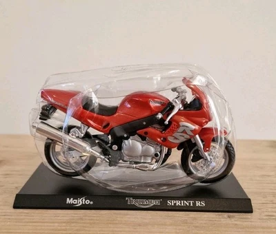 Maisto 1:18 TRIUMPH SPRINT RS Die Cast Collectors Model + Display Stand - Image 1 of 2