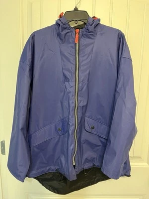 CHAQUETA DE LLUVIA TOTES CREMALLERA COMPLETA AZUL CON CAPUCHA ARNÉS INTERNO Y BOLSA CON CREMALLERA EN LA PARTE POSTERIOR Foto 1 de 4