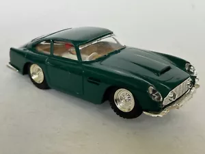 Scalextric C0068 Aston Martin DB4 (Green) 1/32 scale slot car NOS - Picture 1 of 7