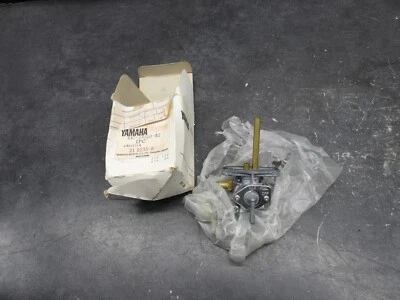 1970-72 Yamaha XS1 XS1B XS 650 Petcock de combustível lateral direito 447-24510-02 #1 2330 - Imagem 1 de 4