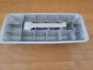 Bandeja de cubitos de hielo Coldspot de aluminio vintage tono plata 18 cubos - Imagen 1 de 4