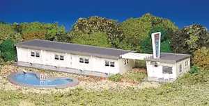 HO Scale Bachmann 45214 Plasticville Classic Motel W/Swimming Pool Kit - Picture 1 of 4