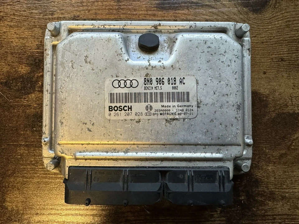 Audi TT 1.8t AJQ ECU 8N0906018AC *Immo off o codice pin* - Immagine 1 di 1