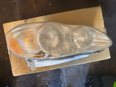 Faro negro lado derecho pasajero Toyota Corolla 2005 a 2008 OEM Foto 1 de 4