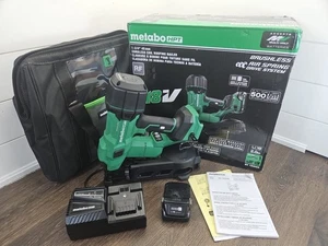 Kit de clavadora para techos Metabo HPT NV1845DA 18V MultiVolt Li-Ion CL (2 Ah) - Imagen 1 de 14