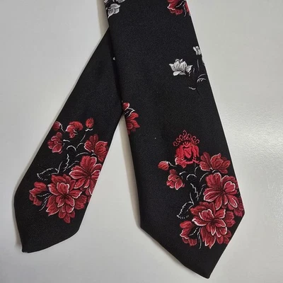 Gravata masculina vintage Oleg Cassini bordada floral preta vermelha vamp caprichosa gótica retrô - Imagem 1 de 4