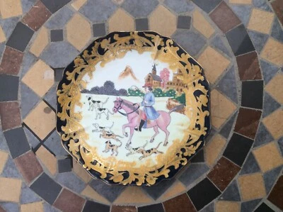 Very interesting Da Qing Qianlong Nian Zhi Fox Hunt Porcelain Display Plate - Image 1 of 4