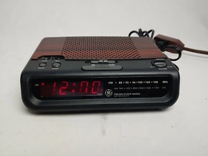 Vintage GE General Electric Digital Alarm Clock Radio - Woodgrain Model 7-4613A - Picture 1 of 6