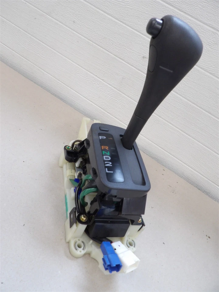 93-97 GEO PRIZM AUTOMATIC TRANSMISSION SHIFTER ASSEMBLY WITH KNOB AND INDICATOR - Image 1 of 4