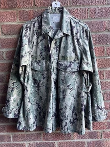 Camisa digital BDU AOR2 US Navy NWU3.  Camisa de combate talla mediana/regular. - Imagen 1 de 8
