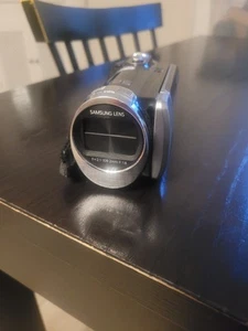 Samsung (HMX-F90) 2.7" LCD, 52x Optical Zoom, CMOS Sensor HD Handheld Camcorder - Picture 1 of 7