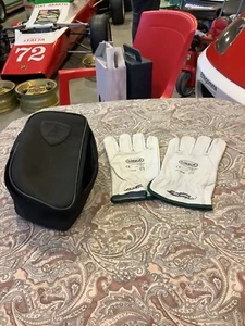 LAMBORGHINI REVOLTO Aufbewahrung und Handschuhe - Bild 1 von 7