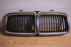 Genuine OEM BMW E32 LIMOUSINE FRONTKÜHLER KIDNEY CHROMGITTER 1964863 55293 - Picture 1 of 7