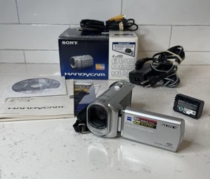 Sony Handycam DCR-SX40 Camcorder Bundle 60x Zoom 4GB Internal Memory TESTED!!! - Picture 1 of 20