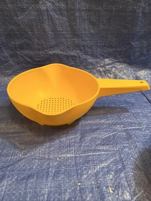 Vintage Tupperware 1 Qt #1200 Yellow Strainer Colander with Handle - Image 1 of 3