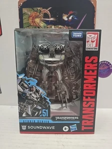 Studio Series 51 Deluxe Class: Soundwave - Bild 1 von 2