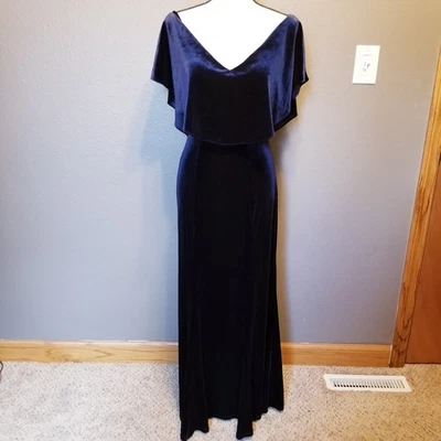 Vestido Revelry 2 Terciopelo Azul Profundo Largo Baile de graduación Capricho Bruja Dama de honor  Foto 1 de 4