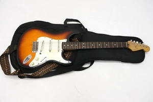 Guitarra Eléctrica Fender Standard Stratocaster 3 Colores - Sunburst con Estuche Suave - Imagen 1 de 14
