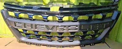 Chevrolet Colorado 2015-2020 parrilla superior delantera Script negro 84431359 Foto 1 de 4