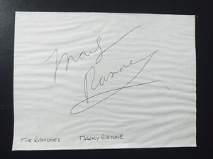 THE RAMONES NEW YORK  PUNK  ROCKER  MARKY RAMONE Signed  large white  paper 