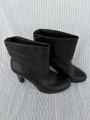 BCBGeneration Cesinaz-X Black Leather Heeled Cuffed Ankle Boots Womens 8.5 - Image 1 of 4
