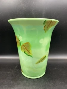 8” Fenton Copper Autumn Leaves On Chameleon Green Flip Vase HP Dane Fredrick - Foto 1 di 6