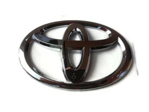 Original Hinten Heck Emblem Toyota Aygo Yaris Auris 75431-0H010 NEU ! - Bild 1 von 3