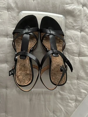 Sandalias de cuña Kenneth Cole Reaction negras para mujer talla 8,5 M Foto 1 de 4