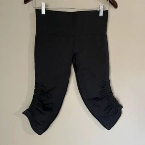 Lululemon Black Seamless Crop Capri Leggings Size 6 Ruched Athletic Workout Yoga - Picture 1 of 4