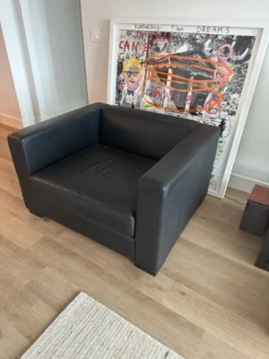 Christian Liaigre Silla Cuero Negro 39 Pulgadas Profundidad, 27 Pulgadas Alto, 47 Pulgadas Ancho Foto 1 de 4