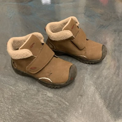 Botas de invierno impermeables para jóvenes KEEN cálidas y duraderas talla Y - 11 niños Foto 1 de 4