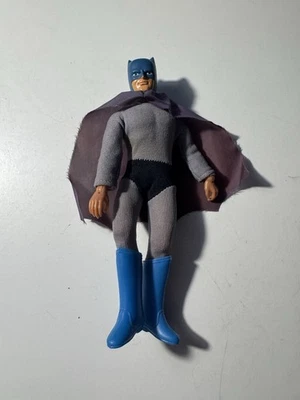 Figura de colección Mego Batman 8" con traje y capa WGSH 1974 ROTO Foto 1 de 4
