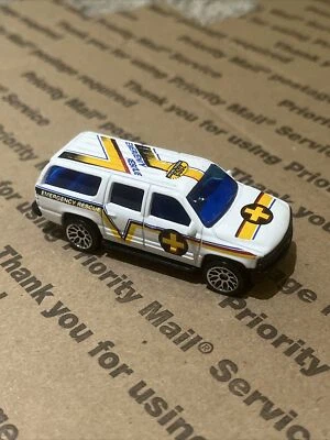 Matchbox 2000 GM Chevrolet Suburban "Emergency Rescue" Special Edition - Image 1 of 4