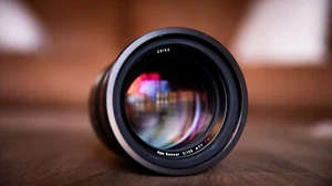 Zeiss 135mm f/2 Milvus ZE Lens for Canon EF USED - Picture 1 of 2