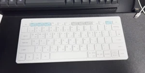 SAMSUNG Smart Bluetooth Wireless Keyboard Trio 500 EJ-B3400 / Express - Picture 1 of 7