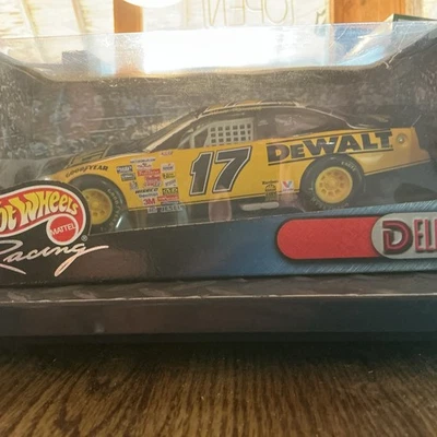 Matt Kenseth #17 DeWalt Hot Wheels Deluxe Die Cast escala 1:24 DELUXE sin abrir Foto 1 de 4