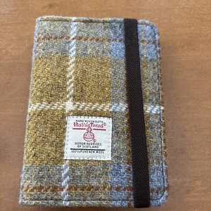 Blaue mehrfarbige Reisepasshülle aus Harris Tweed BRANDNEU - Bild 1 von 3