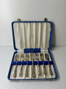 Juego De Colección De 7 Tenedores Para Pasteles Florales Housley Sheffield EPNS Plato En Caja De Almacenamiento - Imagen 1 de 12