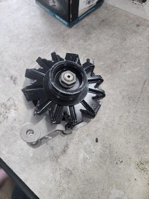 Alternador compatible con 83-85 MAZDA 626 410330 Foto 1 de 4